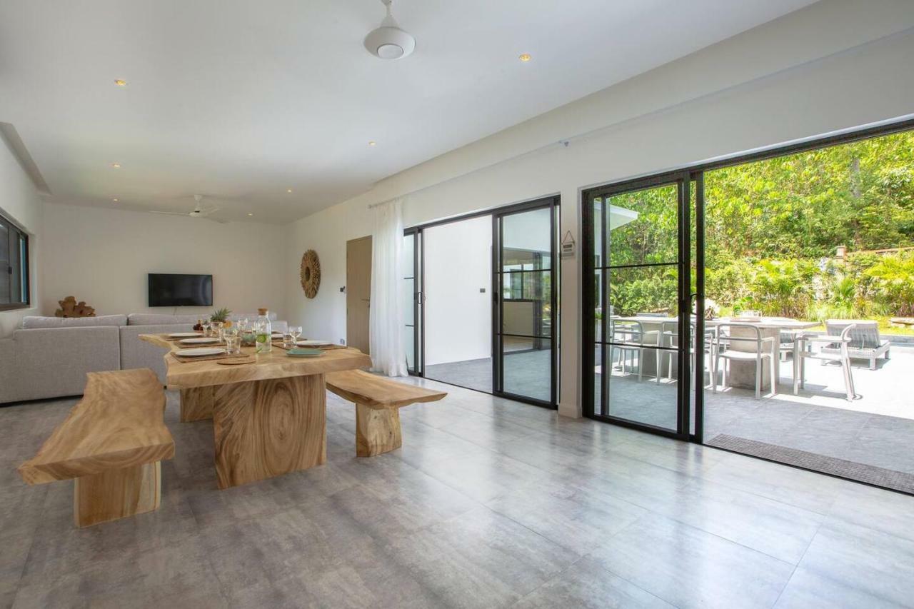 Louma 4 Bedrooms 500 M From The Beach Villa